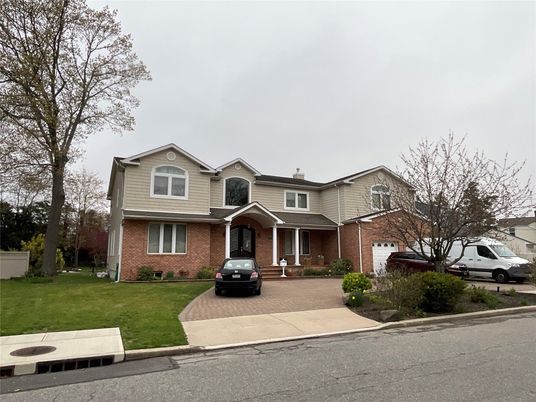 Attached, Exterior, Facade, Brick Facade, Split Level