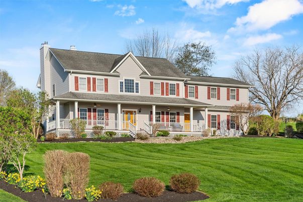 Exterior, Facade, Farmhouse