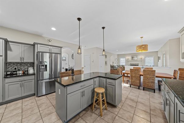 Dining room, Interior, Kitchen, Pendant Lights, Recessed Lighting, Stainless Steel Appliances
