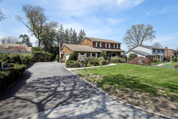 Exterior, Facade, Brick Facade, Split Level