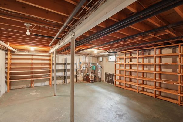 Garage, Interior, Wooden Beams