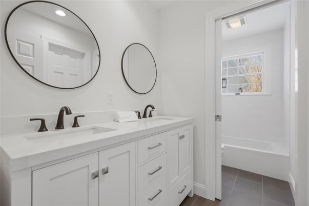 Bathroom, Dual Sink Vanities, Interior, Recessed Lighting