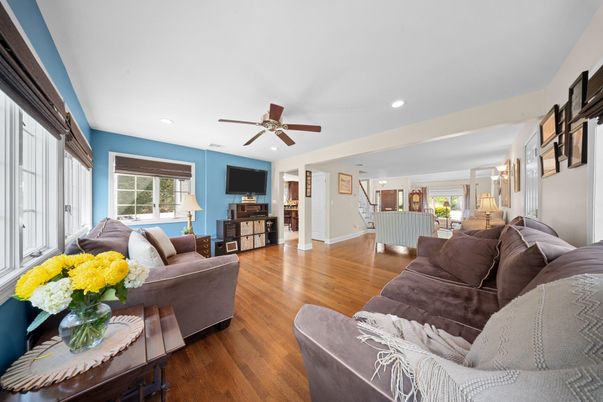 Interior, Living room, Recessed Lighting, Wood Texture Flooring