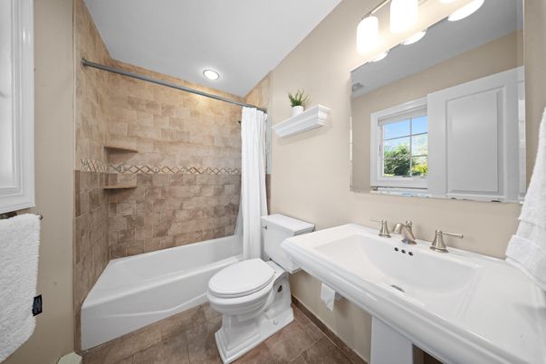 Bathroom, Interior, Recessed Lighting