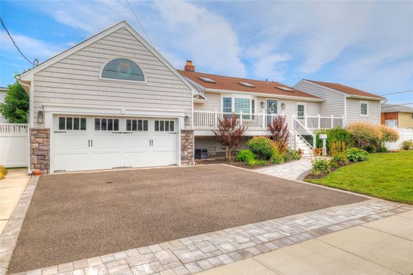 Attached, Exterior, Facade, Ranch