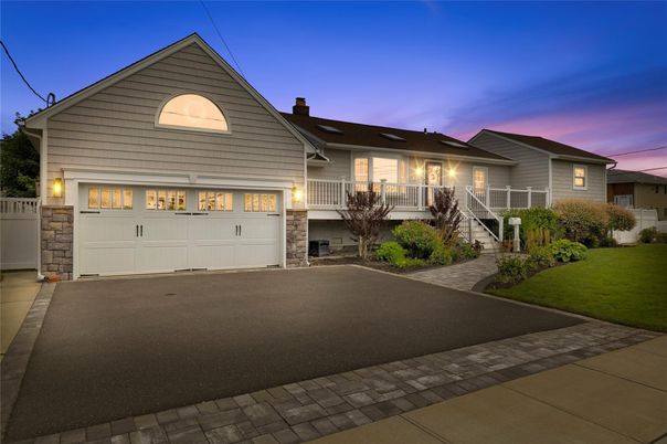 Attached, Exterior, Facade, Ranch