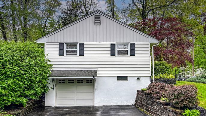 Attached, Exterior, Facade, Raised Ranch