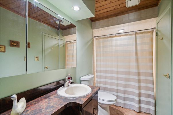 Bathroom, Interior, Recessed Lighting
