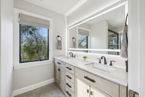 Bathroom, Dual Sink Vanities, Interior