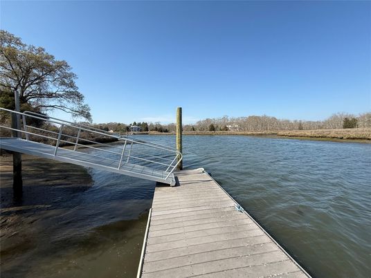 Exterior, Lake