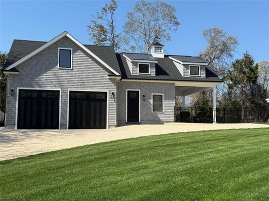Attached, Exterior, Facade, Farmhouse