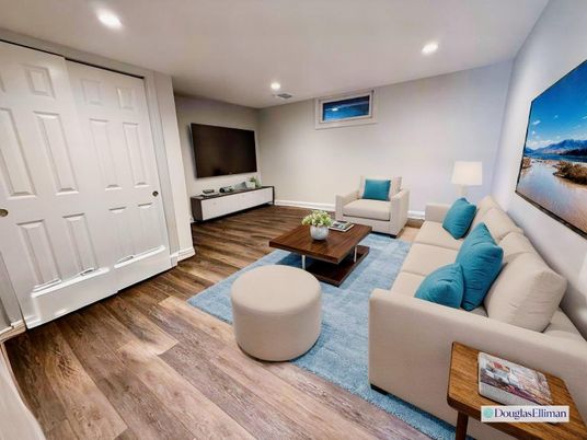 Interior, Living room, Recessed Lighting, Wood Texture Flooring