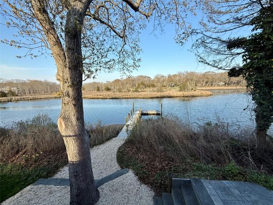 Exterior, Lake