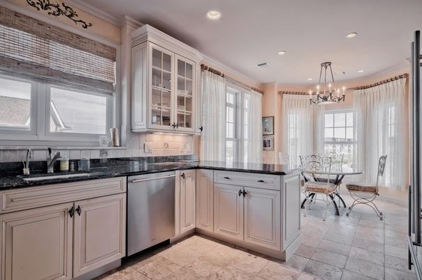 Chandelier, Dining room, Interior, Kitchen, Recessed Lighting, Stainless Steel Appliances