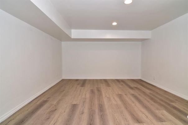 Empty room, Interior, Recessed Lighting, Wood Texture Flooring
