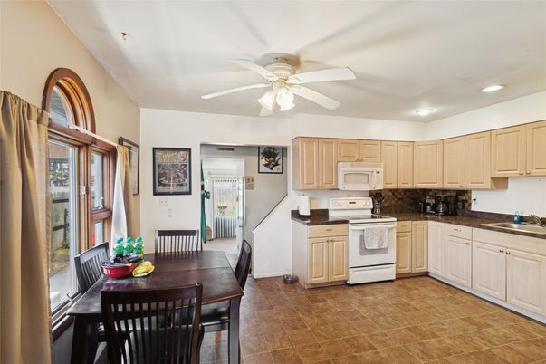 Dining room, Interior, Kitchen, Recessed Lighting