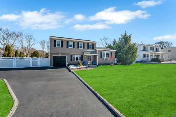 Attached, Exterior, Facade, Raised Ranch
