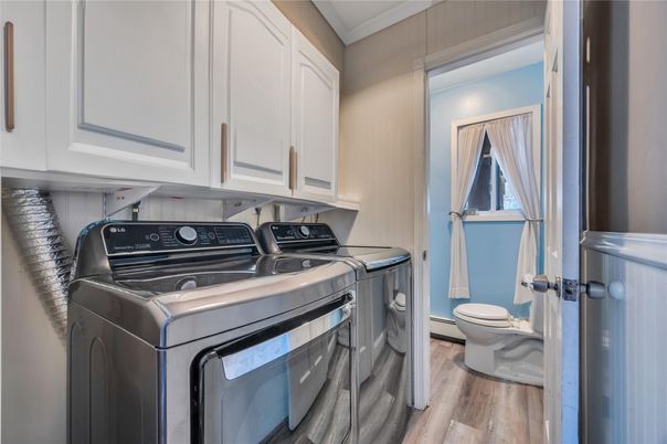 Interior, Washer, Wood Texture Flooring