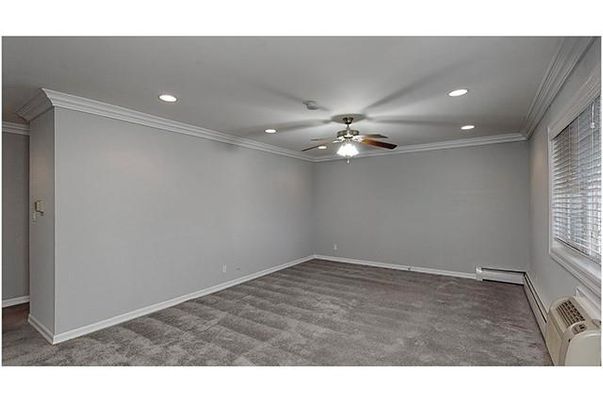 Empty room, Interior, Recessed Lighting