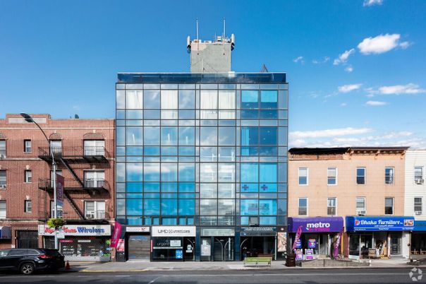 Exterior, Facade, Highrise