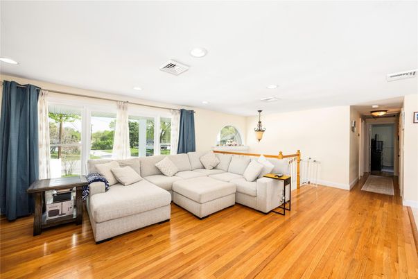 Interior, Living room, Pendant Lights, Recessed Lighting, Wood Texture Flooring