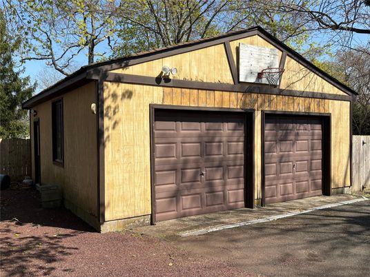 Detached Garage, Exterior