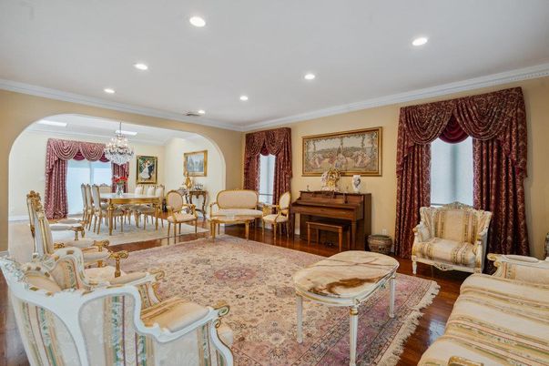Chandelier, Dining room, Interior, Piano, Recessed Lighting, Wood Texture Flooring