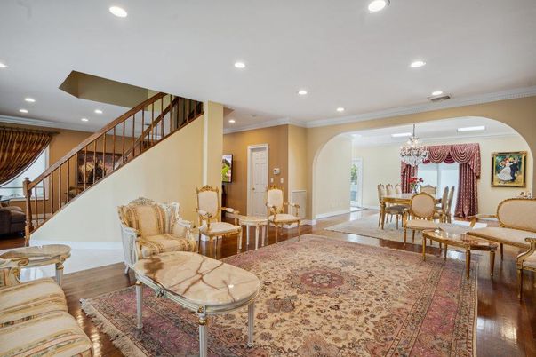 Chandelier, Dining room, Interior, Recessed Lighting, Wood Texture Flooring