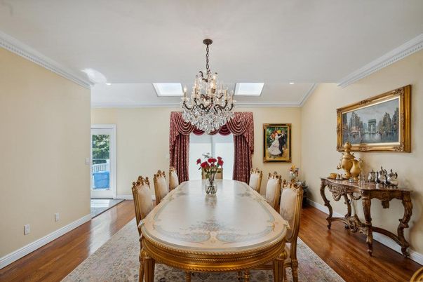 Chandelier, Dining room, Interior, Recessed Lighting, Wood Texture Flooring