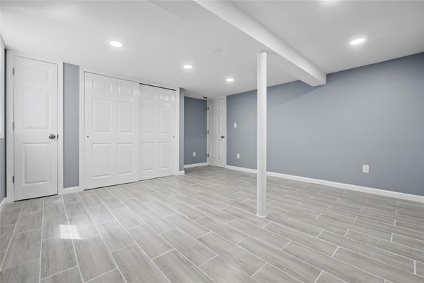 Empty room, Interior, Recessed Lighting, Wood Texture Flooring