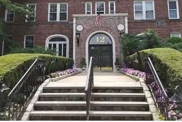 Exterior, Facade, Brick Facade, Rowhouse