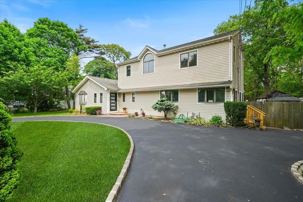 Exterior, Facade, Cape Cod