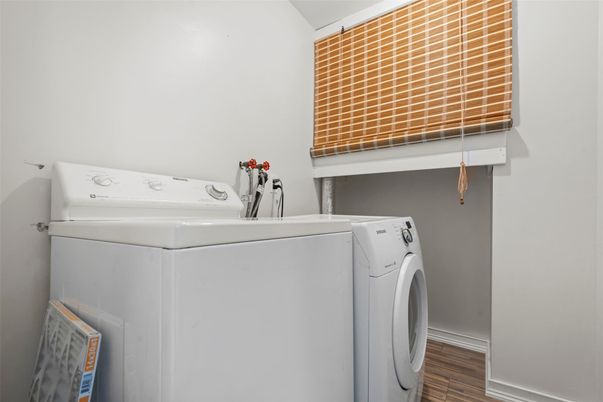 Interior, Washer, Wood Texture Flooring