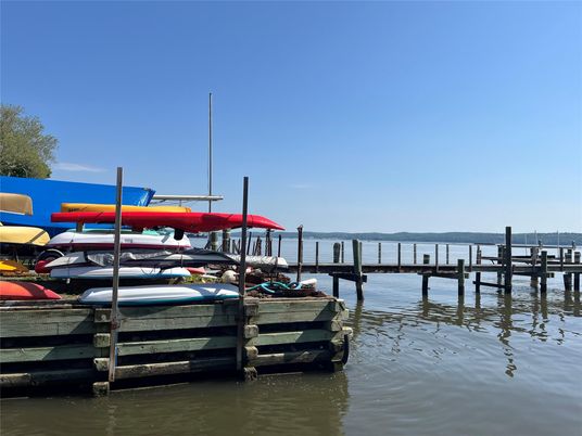 Exterior, Lake