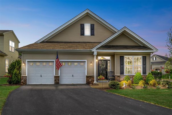 Attached, Exterior, Facade, American Craftsman