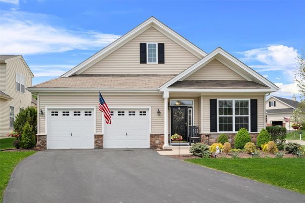 Attached, Exterior, Facade, American Craftsman