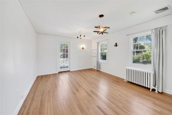 Empty room, Interior, Pendant Lights, Wood Texture Flooring