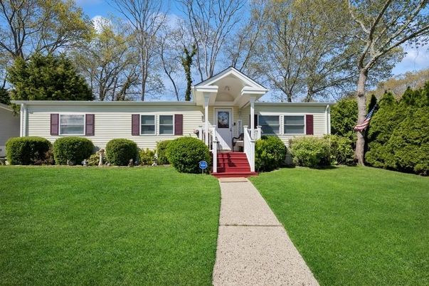 Exterior, Facade, Cape Cod