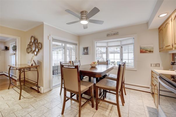 Dining room, Interior, Recessed Lighting