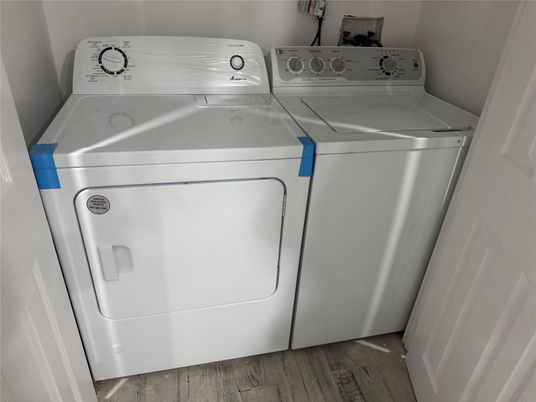 Interior, Utility Closets, Washer, Wood Texture Flooring