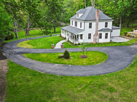 Backyard, Exterior, Facade, Queen Anne Victorian