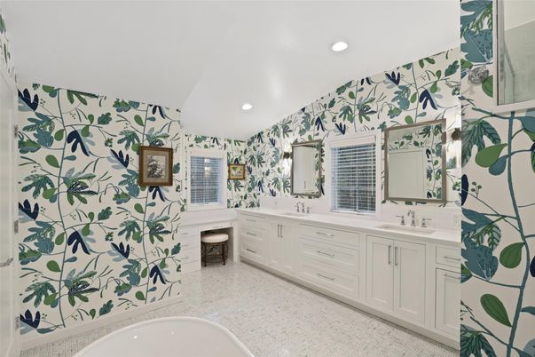 Bathroom, Dual Sink Vanities, Interior, Recessed Lighting