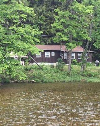 Exterior, Lake
