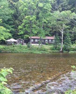 Exterior, Lake