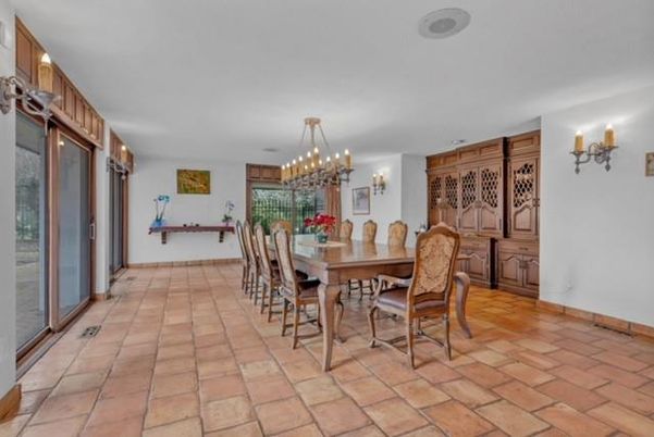 Chandelier, Dining room, Interior, Pendant Lights