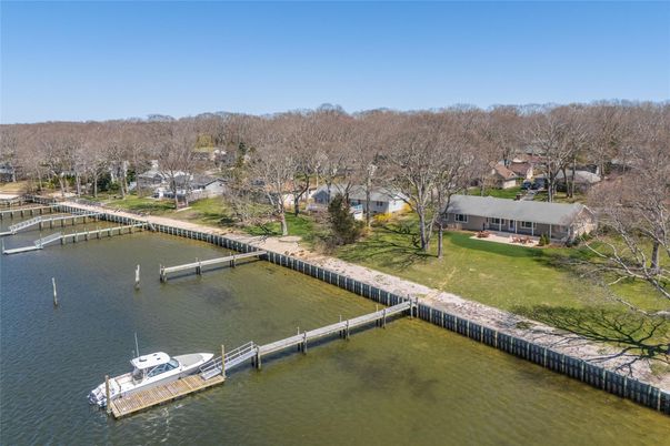 Exterior, Lake