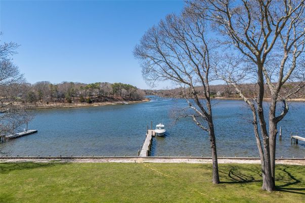 Exterior, Lake