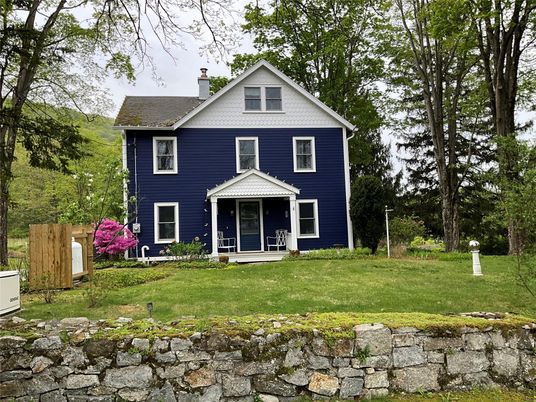 Backyard, Exterior, Facade, Queen Anne Victorian