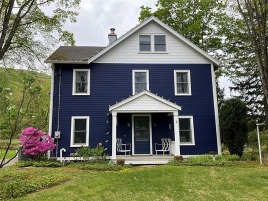 Exterior, Facade, Queen Anne Victorian