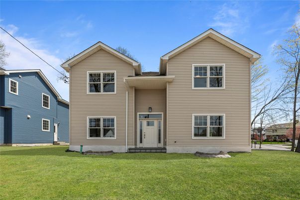 Exterior, Facade, Farmhouse